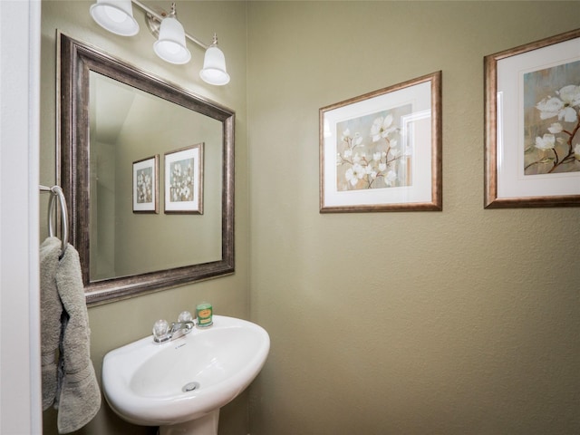 bathroom featuring sink