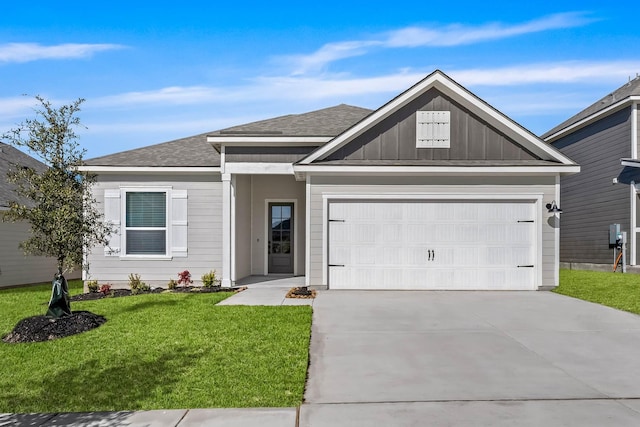 view of front facade featuring a garage and a front lawn