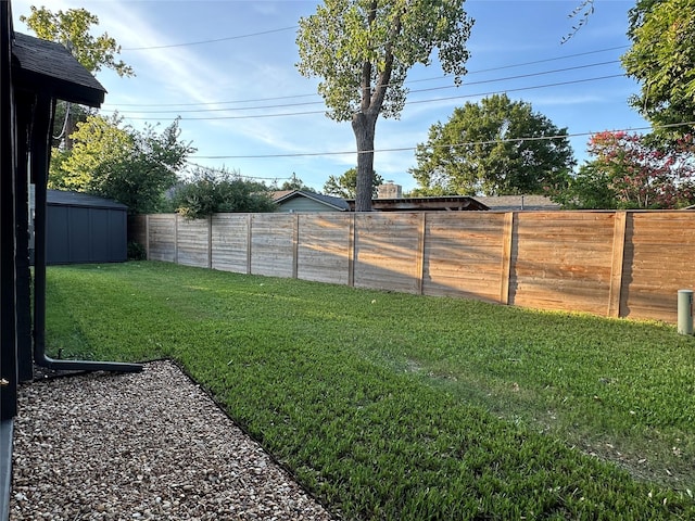 view of yard featuring a storage unit