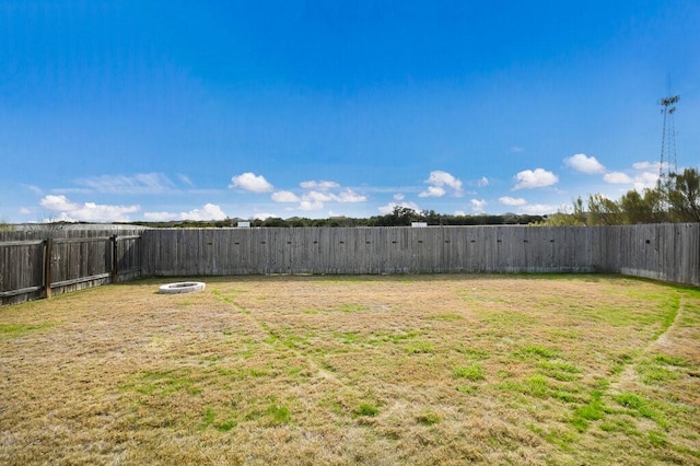 view of yard featuring a fire pit