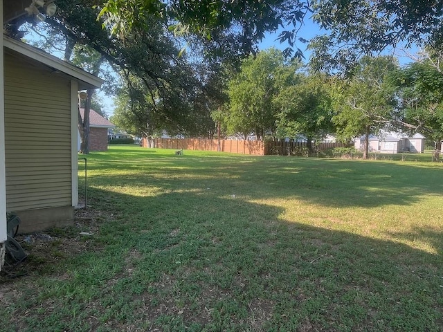 559 S Madison St, La Grange, TX 78945 - photo 2