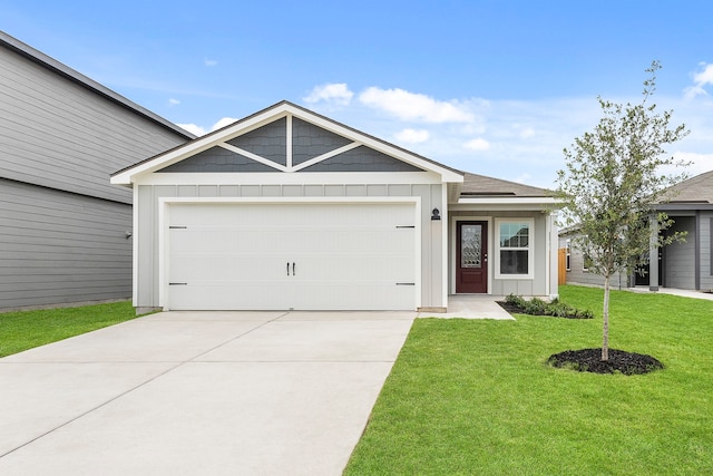 view of front of property featuring a front lawn and a garage