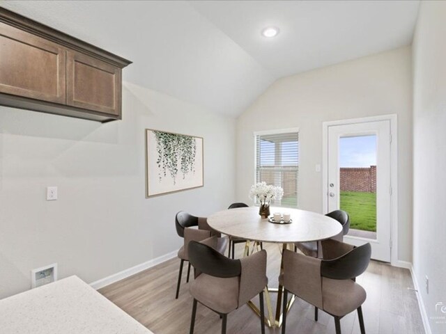 212 Hidalgo Ln, Elgin, TX 78621 - dining area featuring light wood-style floors, baseboards, vaulted ceiling, and recessed lighting