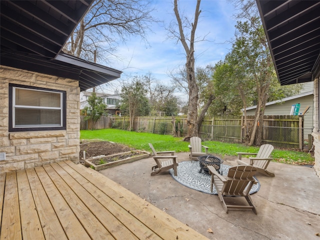 view of patio featuring an outdoor fire pit