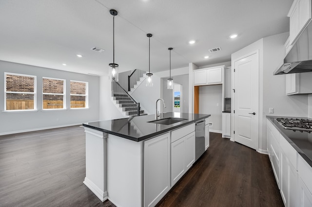 184 Milam Creek Dr, Kyle, TX 78640 - kitchen featuring a sink, dark countertops, dark wood-style flooring, stainless steel appliances, and recessed lighting