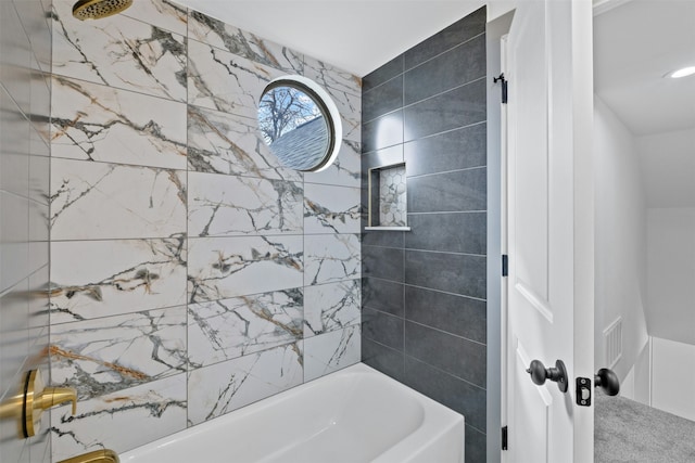 bathroom with tiled shower / bath combo