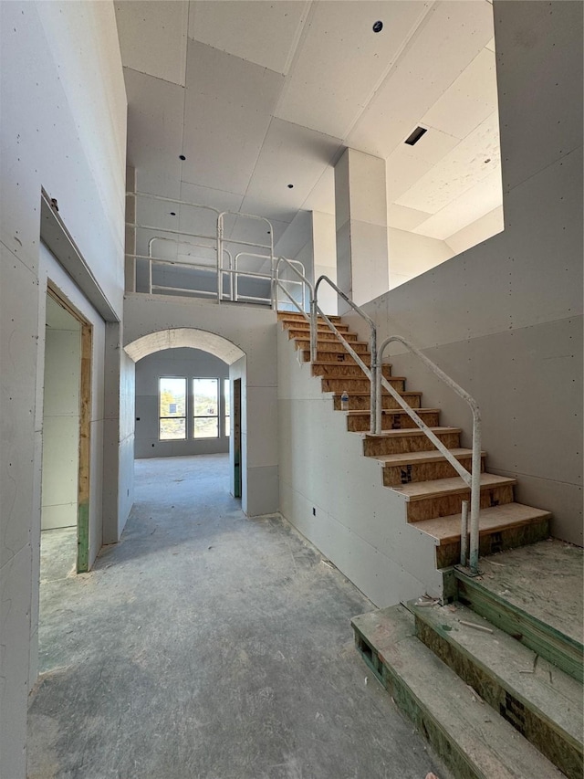 stairway featuring concrete floors