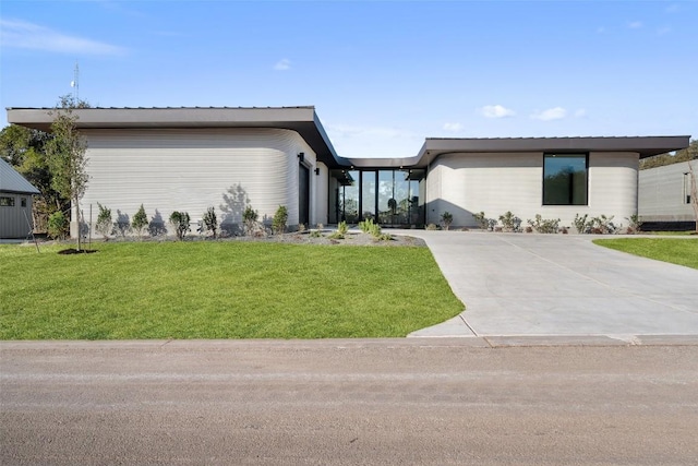 30 Peace Pipe, Wimberley, TX 78676 - view of front facade with driveway and a front lawn