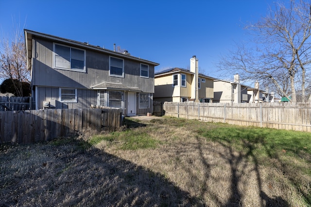 back of house featuring a yard