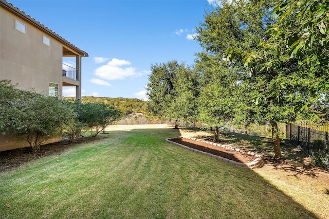 view of yard with a balcony