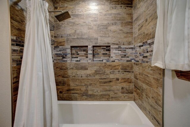 bathroom featuring shower / tub combo