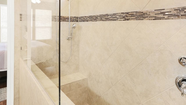 bathroom featuring a tile shower