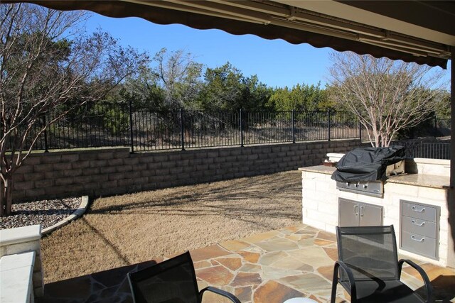 view of patio / terrace featuring an outdoor kitchen and area for grilling