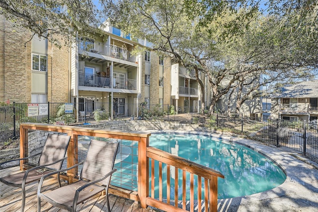 view of swimming pool