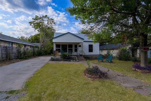 view of front of house featuring covered porch and a front lawn