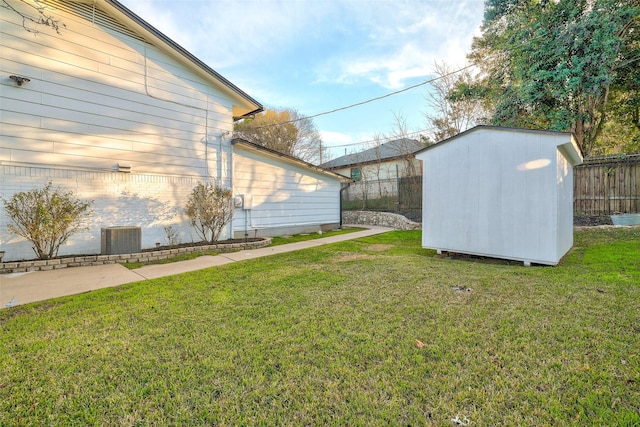 view of yard with a shed