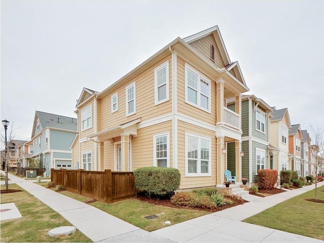 view of front facade with a front yard