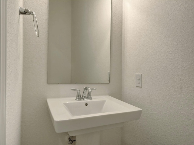 bathroom featuring sink