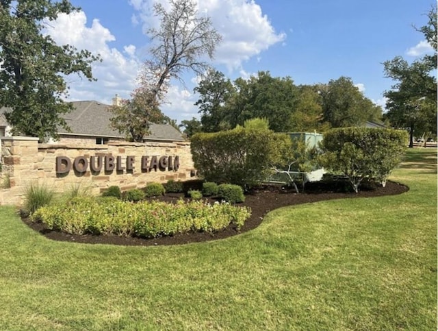 community / neighborhood sign featuring a yard