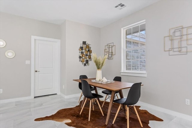 dining space with visible vents and baseboards