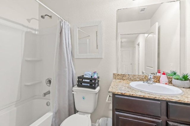 4004 Cressler Ln Unit 10F, Jarrell, TX 76537 - full bathroom featuring vanity and shower / bath combo
