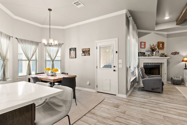 dining space featuring a chandelier, light hardwood / wood-style flooring, and crown molding