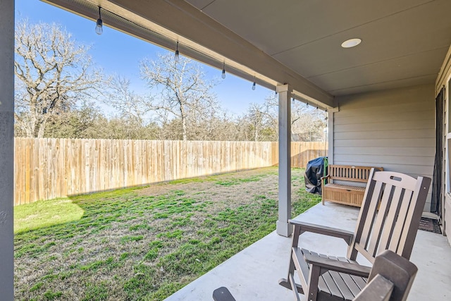 view of yard featuring a patio