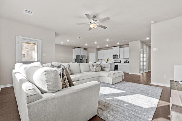 488 Pepperbark Loop, Buda, TX 78610 - living area with a ceiling fan, dark wood-style floors, baseboards, and recessed lighting