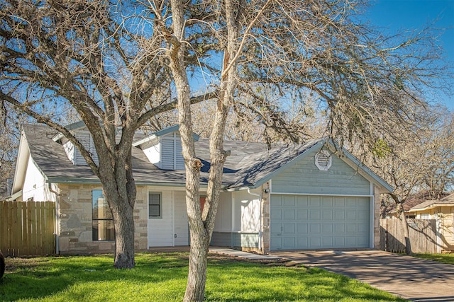 view of front of property featuring a front yard and a garage