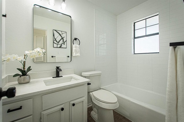 106 N Mockingbird Cir, Cedar Creek, TX 78612 - bathroom featuring vanity, shower / bathtub combination, and wood finished floors