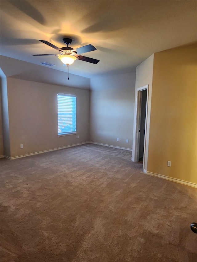 carpeted empty room featuring ceiling fan