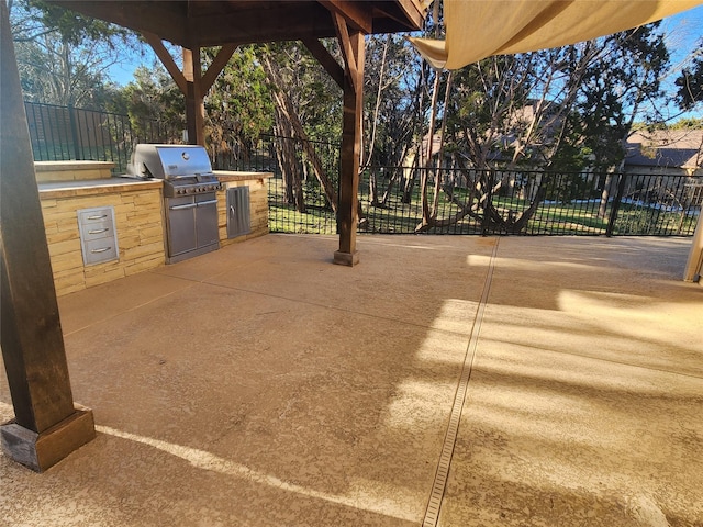 view of patio with an outdoor kitchen and area for grilling