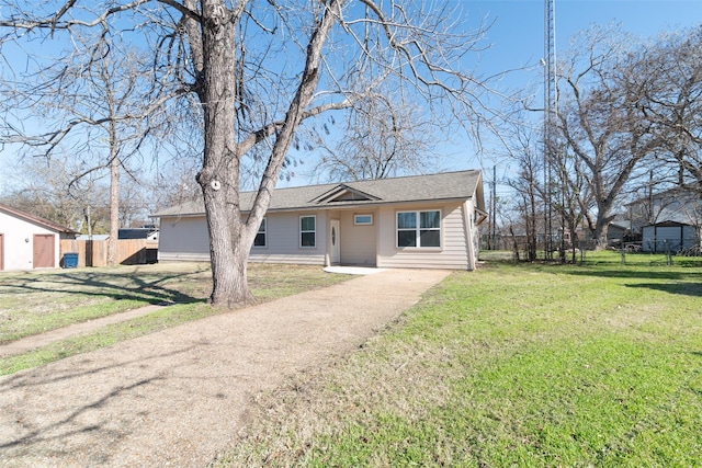 view of front facade featuring a front yard