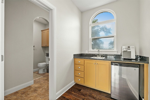 bar featuring sink, dishwasher, and refrigerator