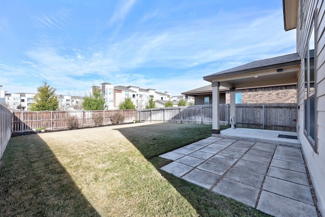 view of yard featuring a patio area