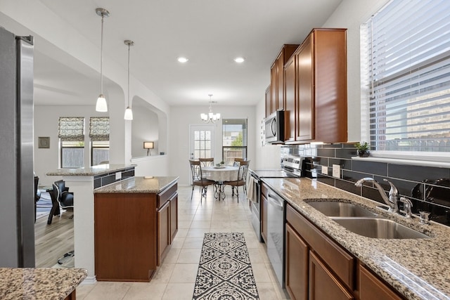 17106 Gibbons Path, Round Rock, TX 78664 - kitchen featuring a sink, stainless steel appliances, a center island, a chandelier, and decorative light fixtures