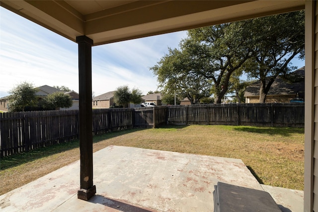 view of yard featuring a patio