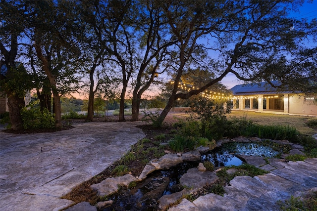 view of yard at dusk