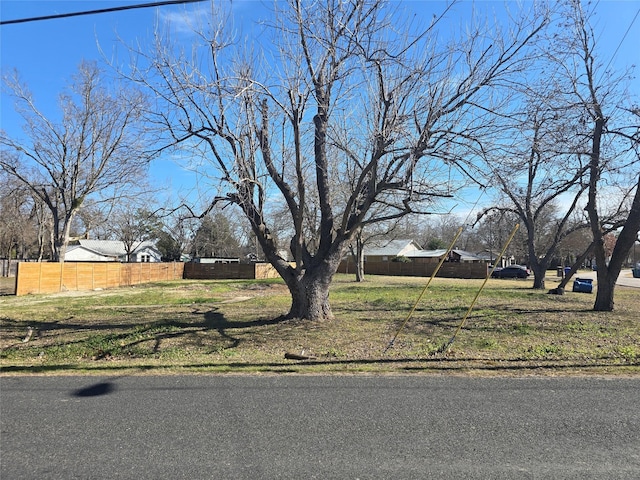 Listing photo 3 for 305 Lexington Rd, Elgin TX 78621