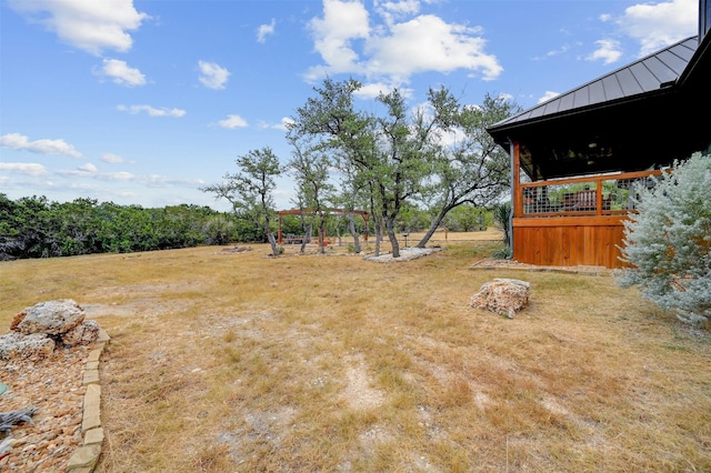 view of yard featuring a pergola