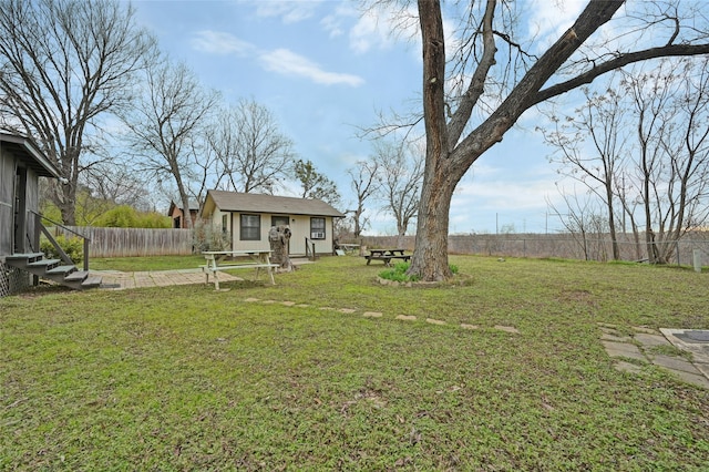 view of yard with an outdoor structure