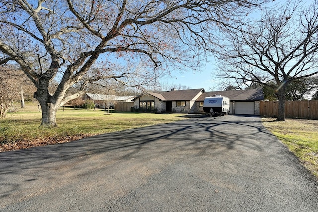 view of front facade featuring a garage and a front yard