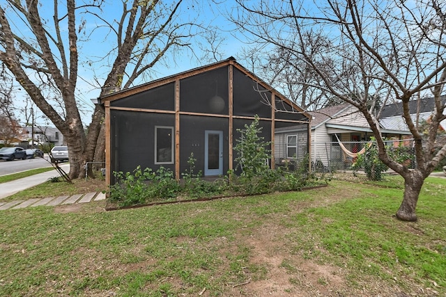 view of front facade with a front yard