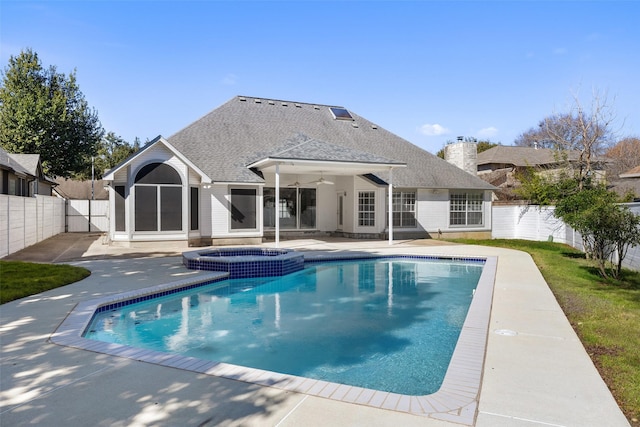 view of pool with an in ground hot tub, a patio area, and ceiling fan