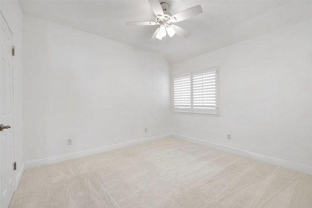 empty room featuring light carpet, lofted ceiling, and ceiling fan