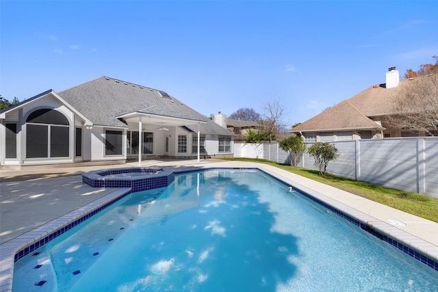 view of swimming pool with an in ground hot tub, ceiling fan, and a patio