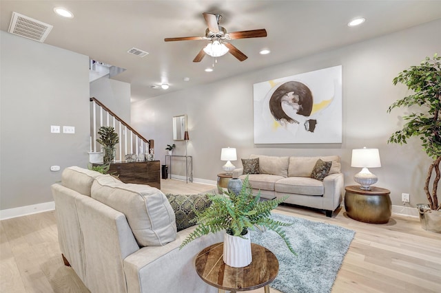 living room featuring light hardwood / wood-style floors and ceiling fan