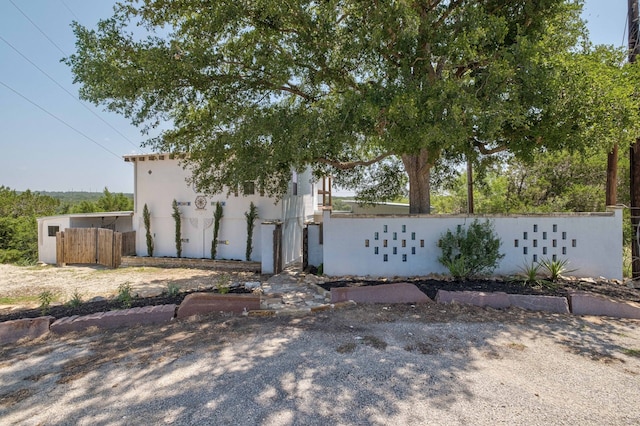 view of front of home featuring fence and stucco siding