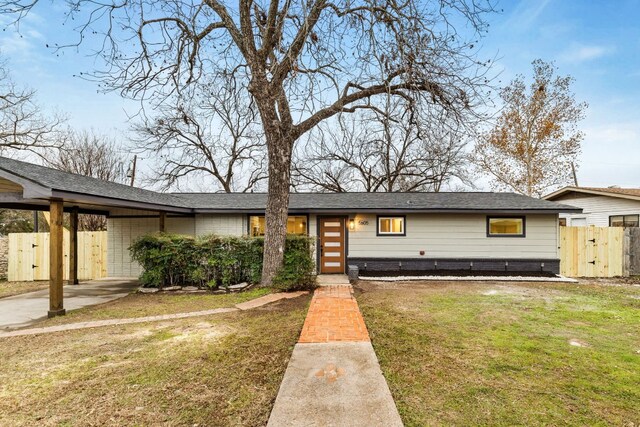 view of front of home with a front lawn and a carport