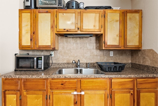 kitchen with sink and decorative backsplash